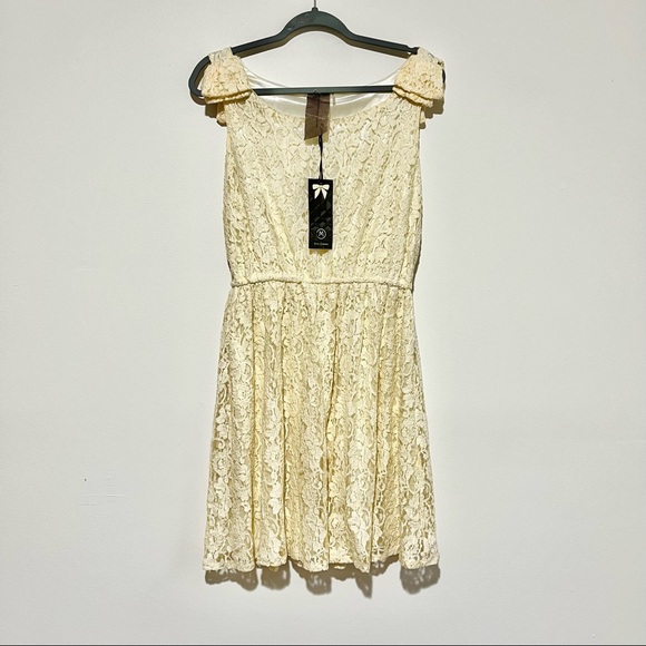 Moon Collection Dresses & Skirts - New Moon Collection Ivory Lace Overlay Bow Shoulder Dress XL